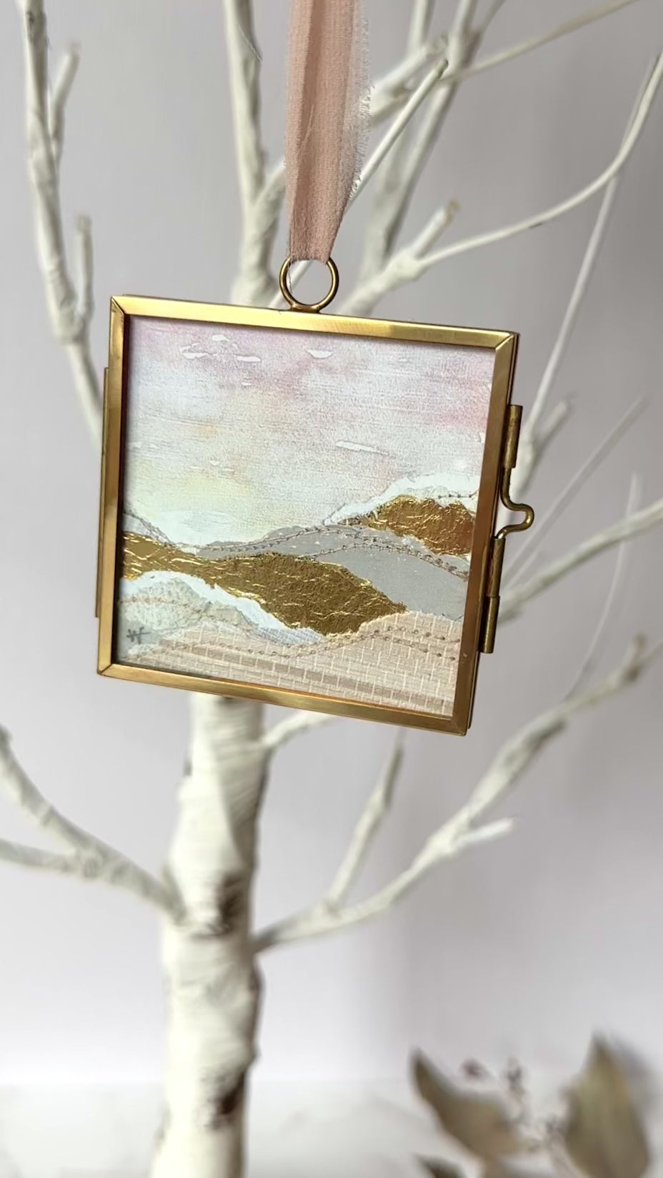 A Touch of Gold Ornament