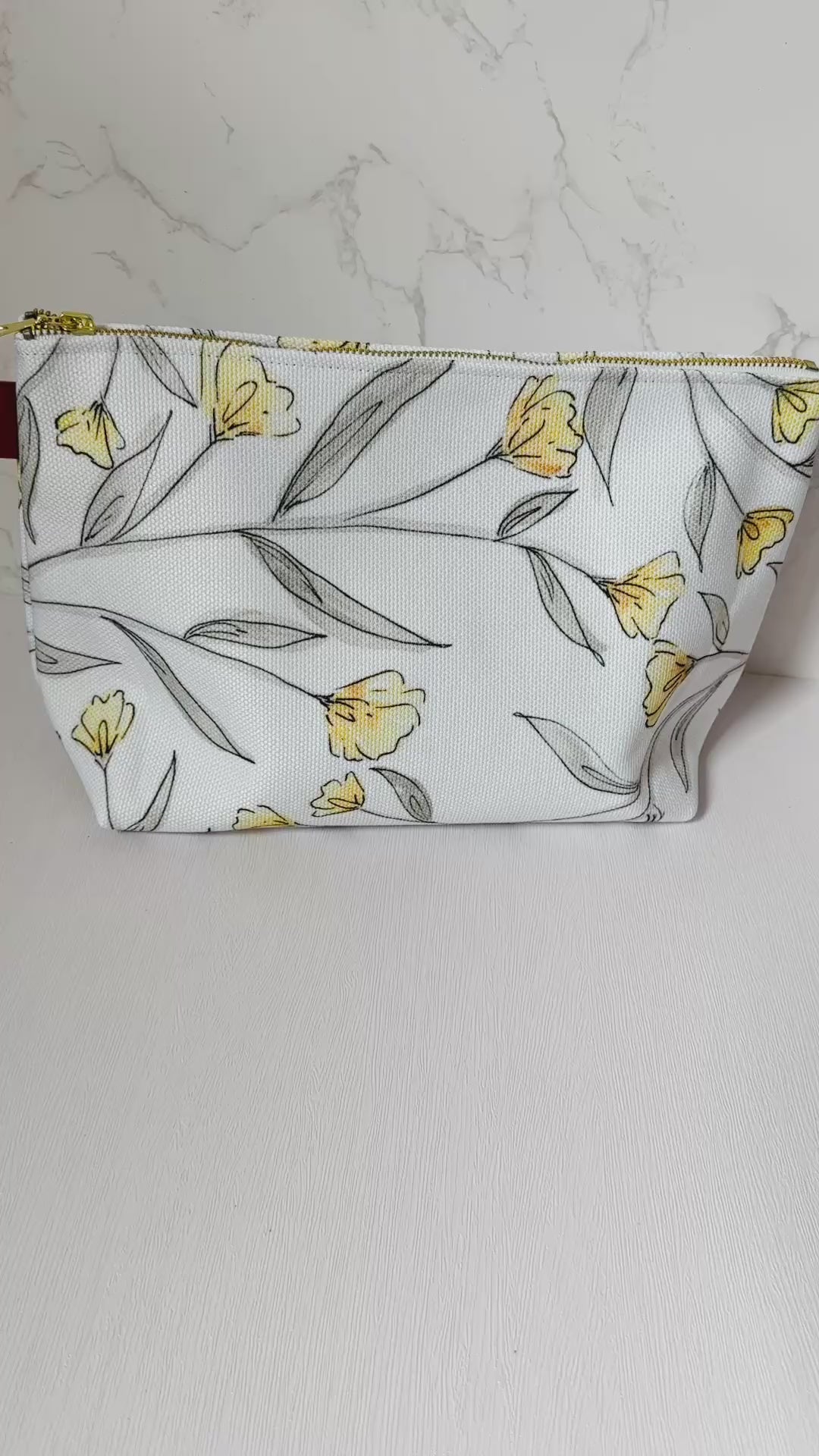 Large Travel Bag: Yellow Flowers
