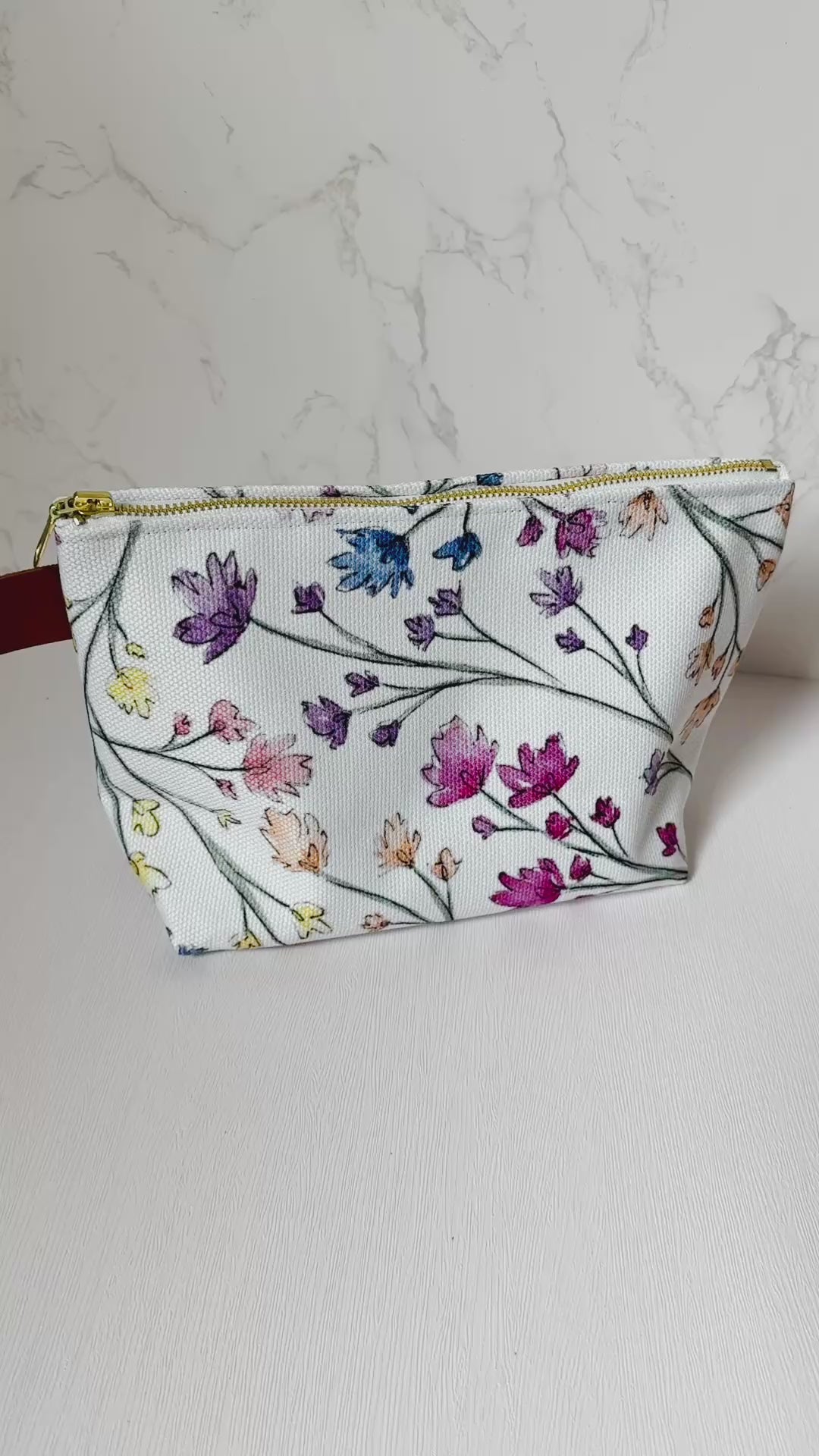 Small Travel Bag: Rainbow Flowers